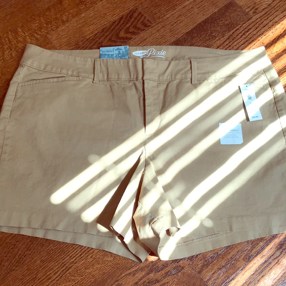 Khaki Old Navy shorts. NWT!